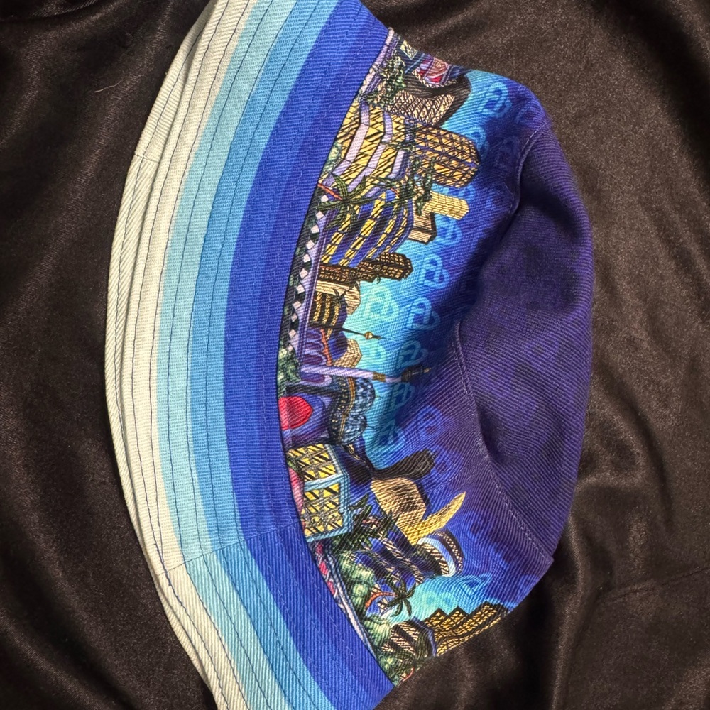 Multicolor Urban Print Bucket Hat